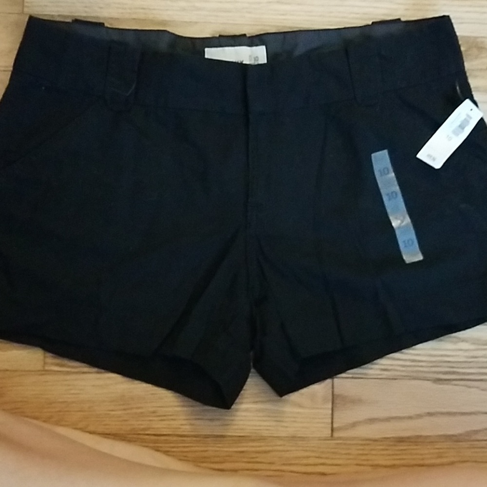Old Navy. NWT. Size 10 Black Shorts.